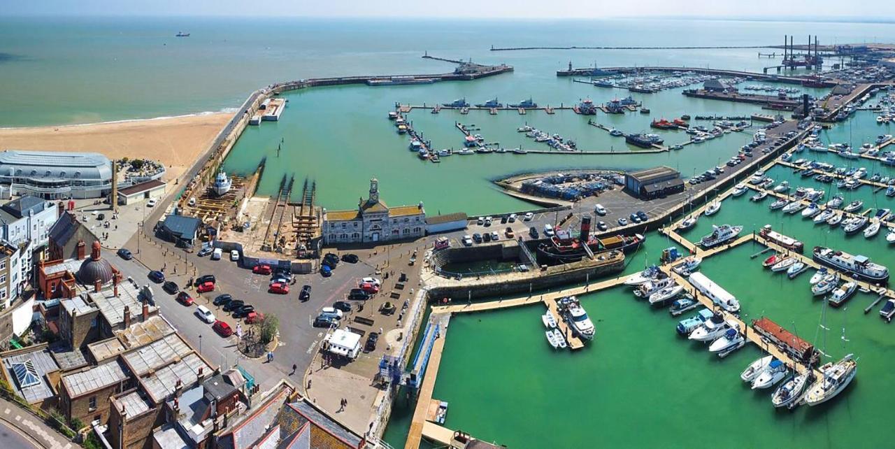 Sohot Stays The Royal Suite Harbour Views Sleeps 4 Ramsgate Kültér fotó